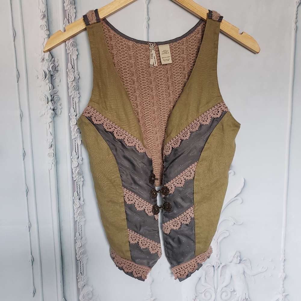 Gimmicks by BKE Crochet Vest Size XS